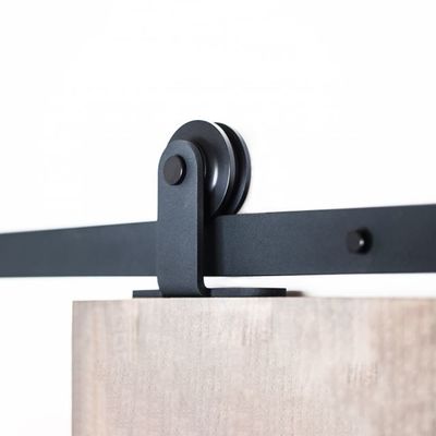 2mの柵が付いている木の内部の滑走の納屋の大戸ハードウェア