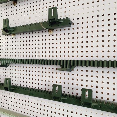 ナイロン ポリアミドの電気ゲート ギヤ棚M4の自動歯付き黒いプラスチック