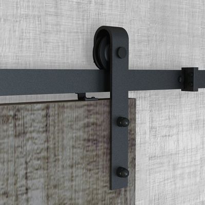 二重内部の納屋の大戸ハードウェア キットのマットは壁に取り付けられた黒くする
