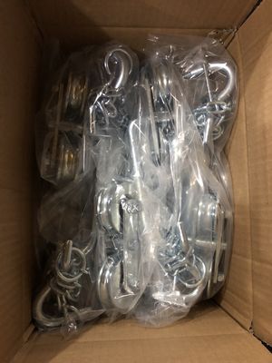 産業バナナの索道のローラーは白い表面に電流を通した